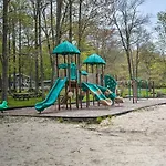 Pocono Cabin With Fire Pit, Walk To Lake And Beach!