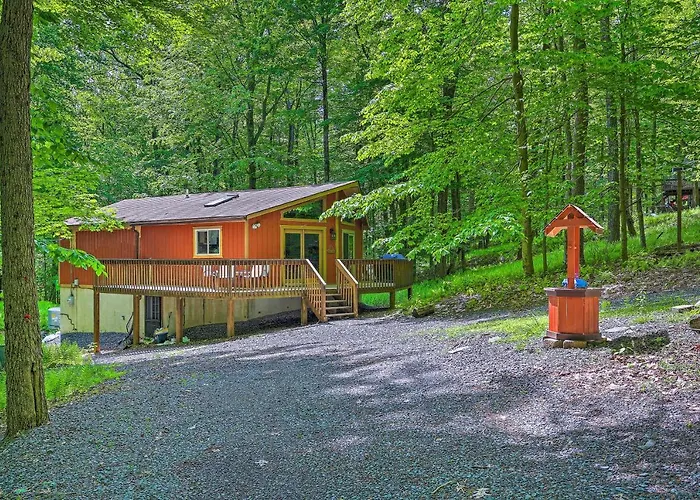 Pocono Cabin With Fire Pit, Walk To Lake And Beach!