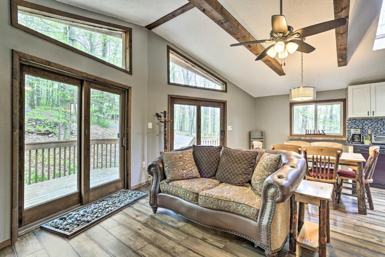 Pocono With Fire Pit, Walk To And Beach! *