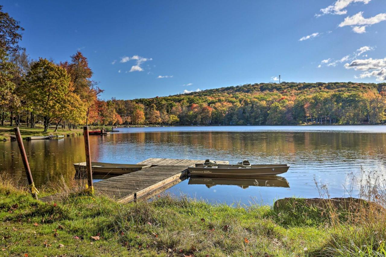 Pocono With Fire Pit, Walk To And Beach! Holiday home