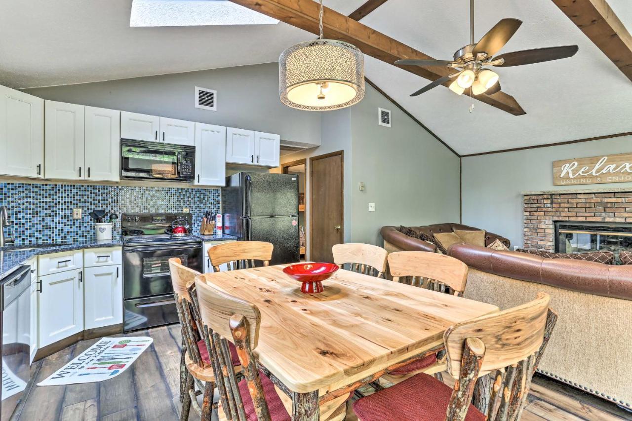 Pocono With Fire Pit, Walk To And Beach! Pocono Lake