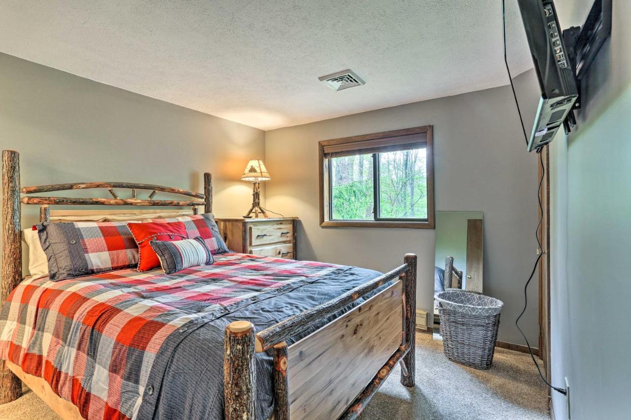 Holiday home Pocono With Fire Pit, Walk To And Beach!