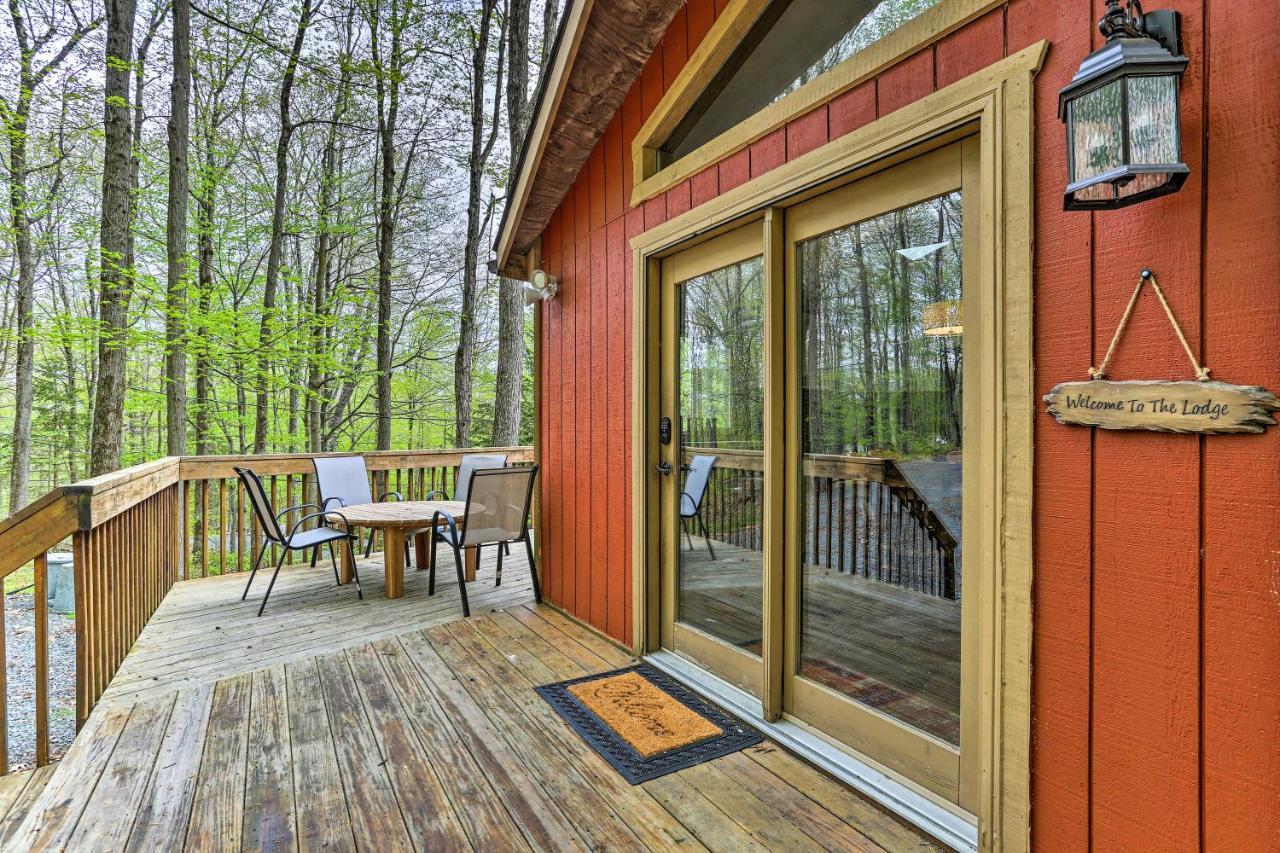 Pocono With Fire Pit, Walk To And Beach! * Pocono Lake