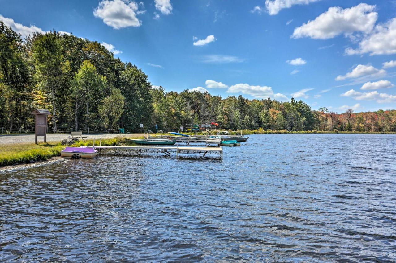Pocono With Fire Pit, Walk To And Beach! * Pocono Lake