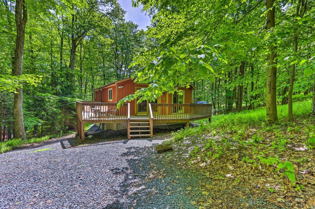 Pocono With Fire Pit, Walk To And Beach! Pocono Lake