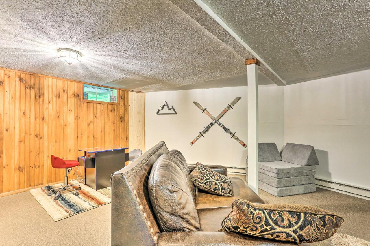 Pocono With Fire Pit, Walk To And Beach! Holiday home Pocono Lake