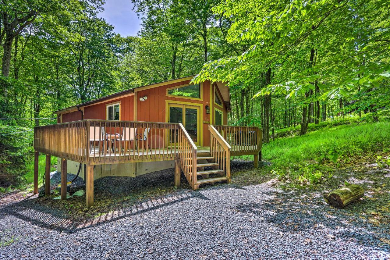 Pocono With Fire Pit, Walk To And Beach!