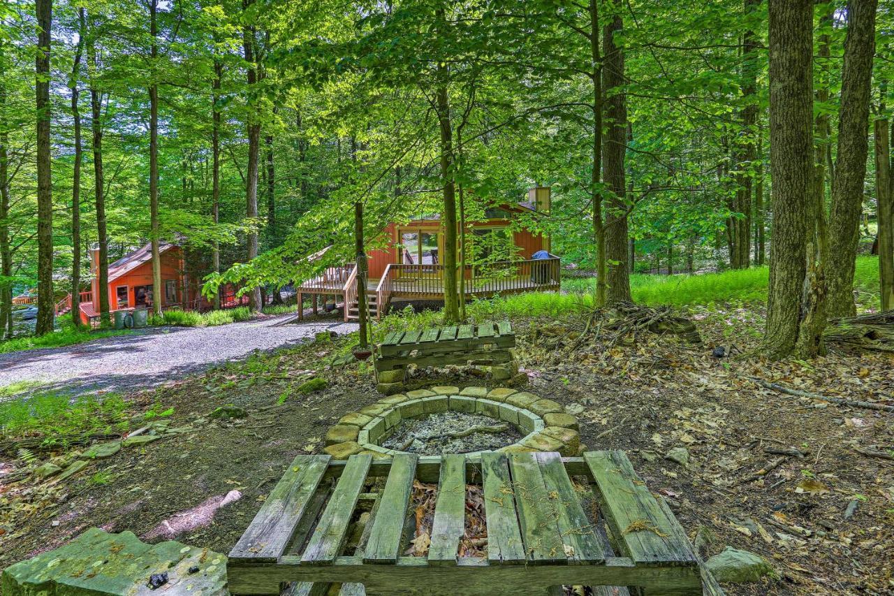 Pocono With Fire Pit, Walk To And Beach! Holiday home *
